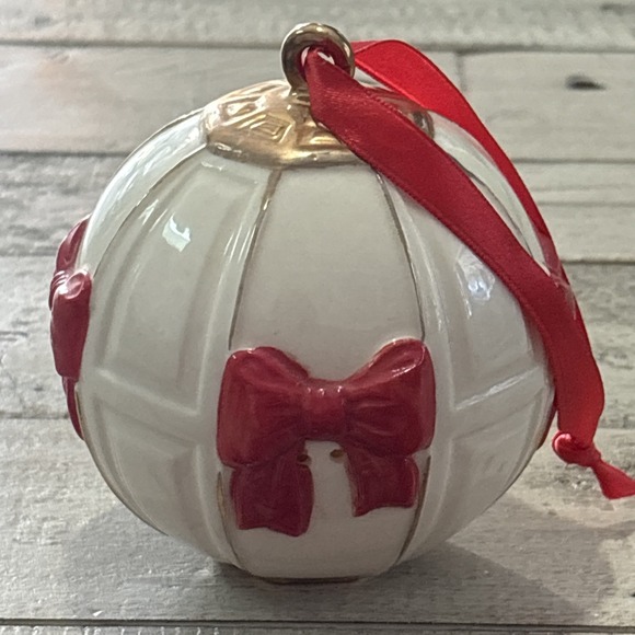 Elizabeth Arden 1994 Red Door Scented Porcelain Pomander Christmas‎ Ornament - Picture 4 of 12